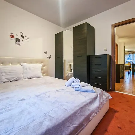 Cozy 2-bedroom With Parking In Old By Flat Mаnager Apartament Bansko