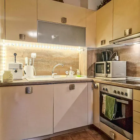 Cozy 2-bedroom With Parking In Old By Flat Mаnager Apartment