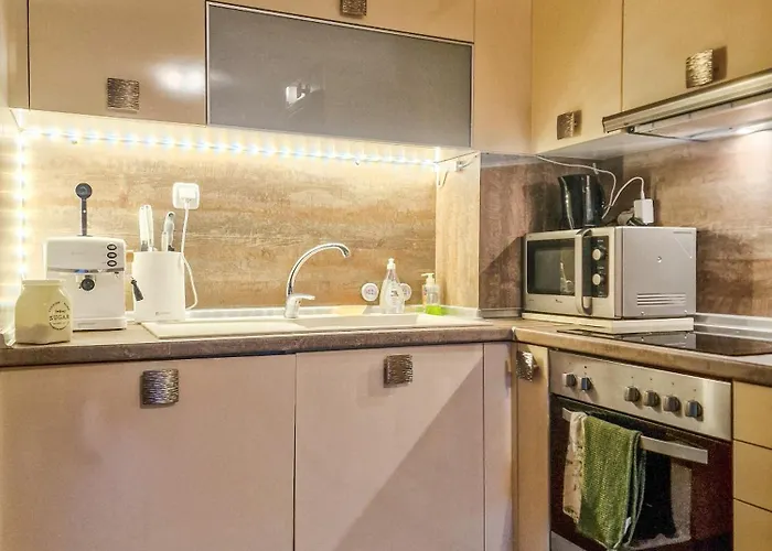 Cozy 2-bedroom With Parking In Old By Flat Mаnager Apartment