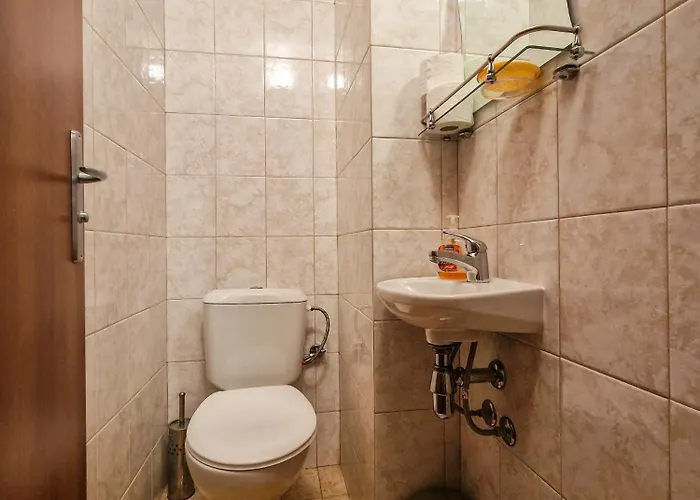 Cozy 2-bedroom With Parking In Old By Flat Mаnager Apartment *